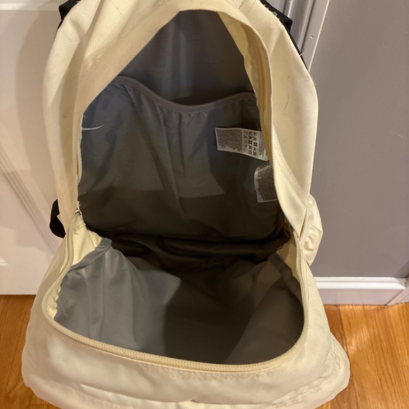 Large Jansport backpack - Picture 4 of 4